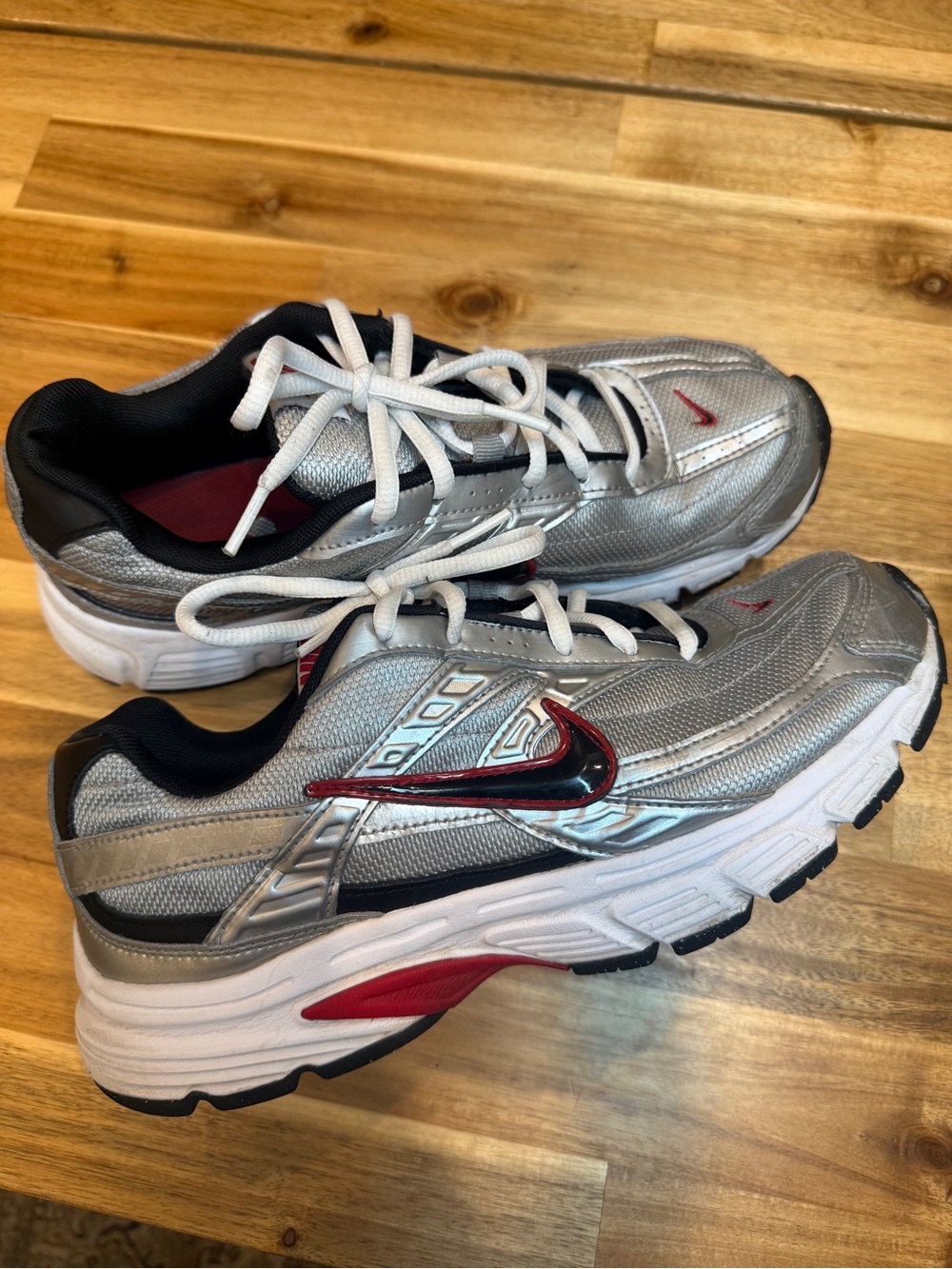 Nike Silver and Red Men's initiator Athletic Running Shoes